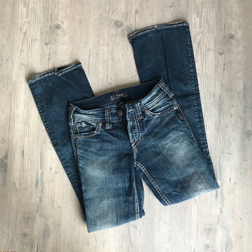 SILVER JEANS: Suki Surplus Flare: W25/L32